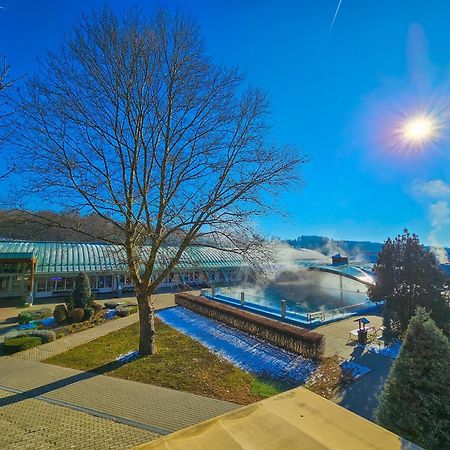 Harmonia Vendeghaz 100 Meterre Az Igali Gyogyfuerdotol Appartement Buitenkant foto