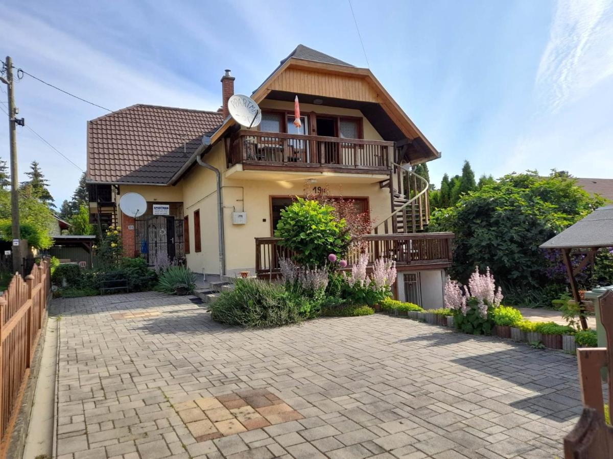 Harmonia Vendeghaz 100 Meterre Az Igali Gyogyfuerdotol Appartement Buitenkant foto
