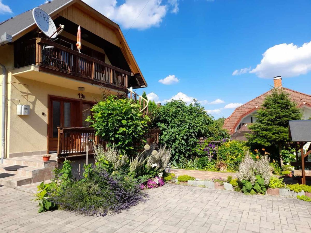 Harmonia Vendeghaz 100 Meterre Az Igali Gyogyfuerdotol Appartement Buitenkant foto